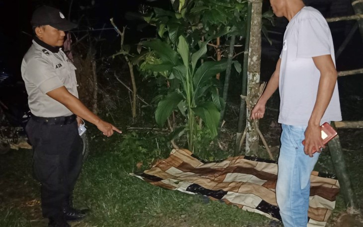 Polisi saat melakukan Olah TKP