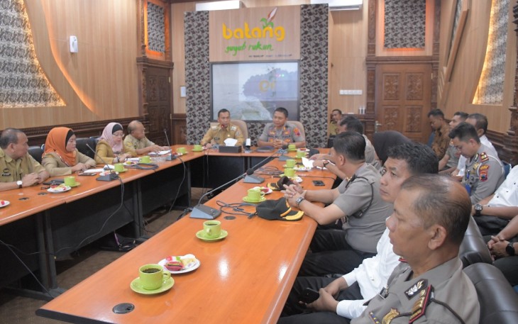 Bupati Wihaji saat menerima kunjungan Kapolres Batang AKBP Abdul Waras selaku pejabat baru yang berlangsung di Ruang Abirawa