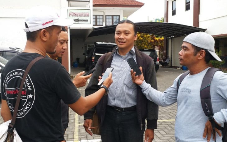 Prasetyanto SH MH Kuasa Hukum para ahli waris Wiwid Tuhu saat diwawancarai awak media