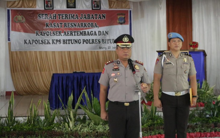 Kapolres Bitung memimpin Sertijab tiga perwira polres.