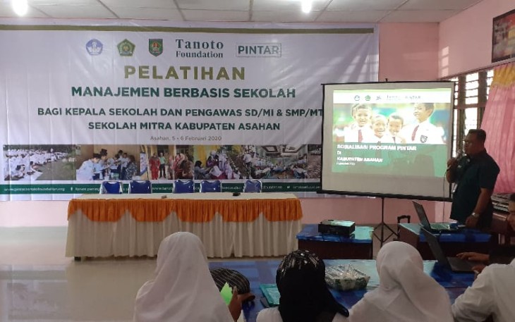 Kadisdik Asahan Buka Pelatihan Manajemen Berbasis Sekolah Kepala SD-SMP