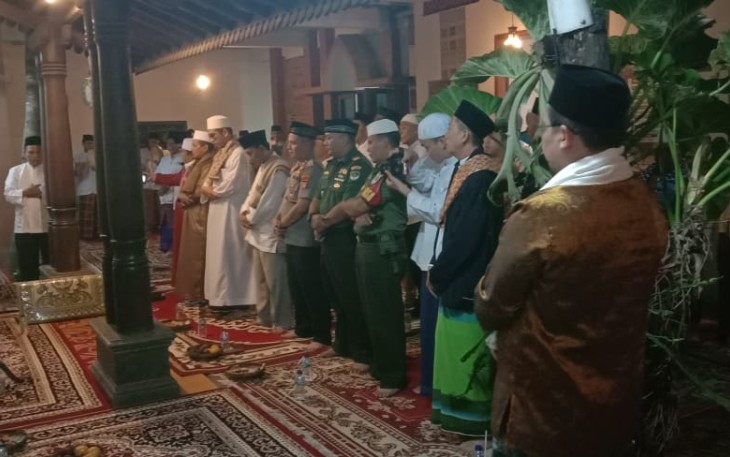 Wadanramil 02/Pondok Gede Subuh Keliling dengan Warga Jati Waringin