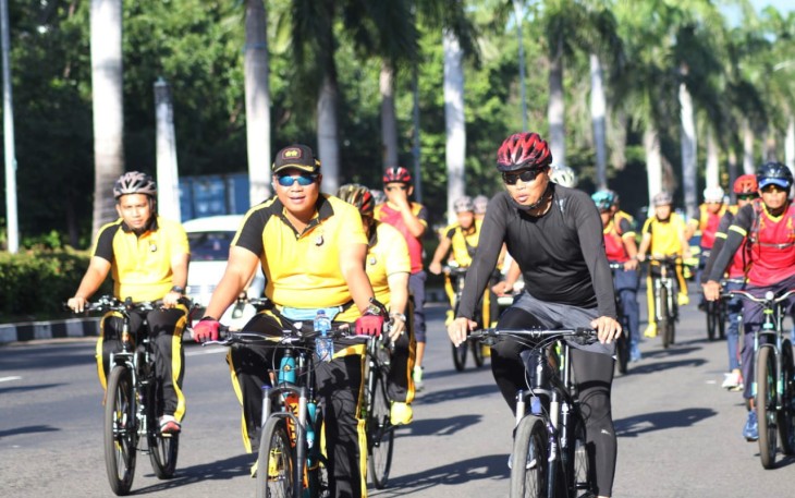 Polres Bersama Kodim 1310 Bitung dan Yonmarhanlan VIII Bersepeda Santai