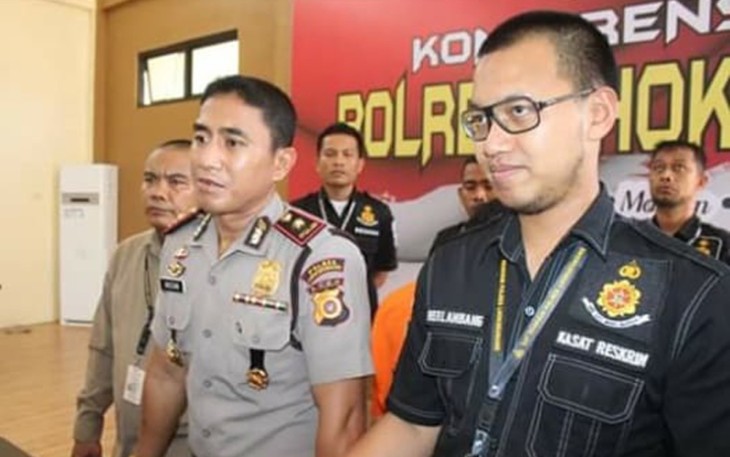 Waka Polres Kompol Ahzan didampingi Kasat Reskrim AKP Indra T Herlambang saat konferensi pers di Mapolres Lhokseumawe