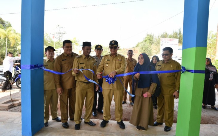 Apri Resmikan Kios Bagi Kelompok Binaan BUMDes Kelong