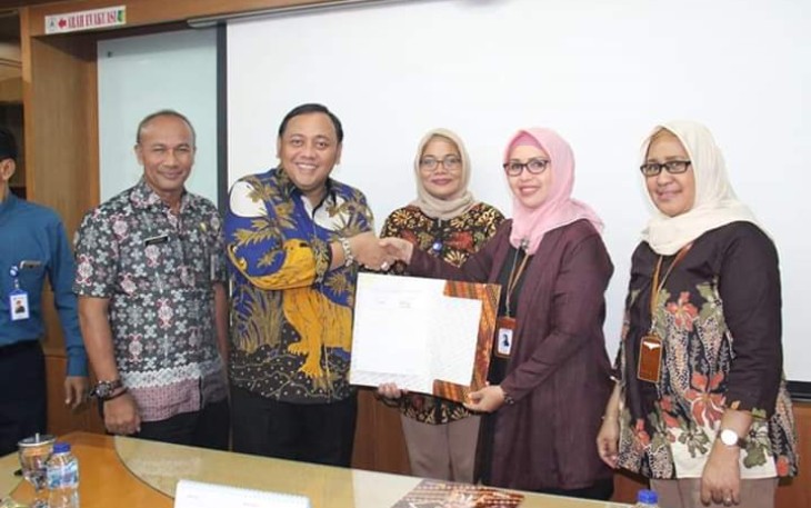 Wali Kota Tegal Terima Hibah Satu Mobil Ambulance PT Taspen