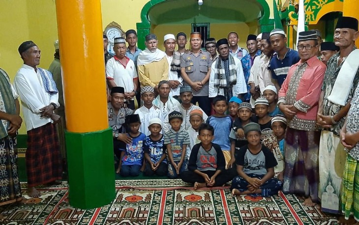 Polres SBB Laksanakan Shalat Magrib Keliling