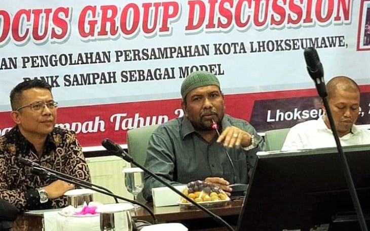 Kepala Kantor Perwakilan Bank Indonesia Lhokseumawe Yukon Afrinaldo (kiri) dan Wakil Walikota LHokseumawe Yusuf Muhammad dan Ketua DPRK Ismail (kanan).