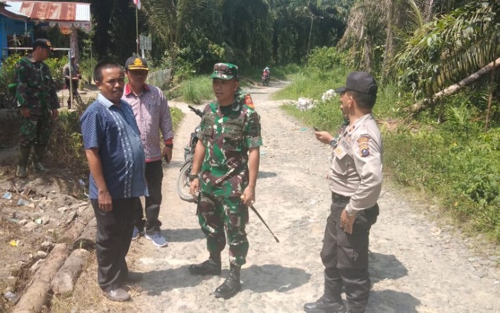 Dandim 0207/SML Bersama Unsur Muspika Kecamatan Raya Kahean Tinjau Lokasi Pengecoran Jalan