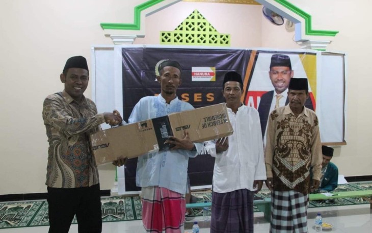 Bobby Gunawan Tianotak beri bantuan running text