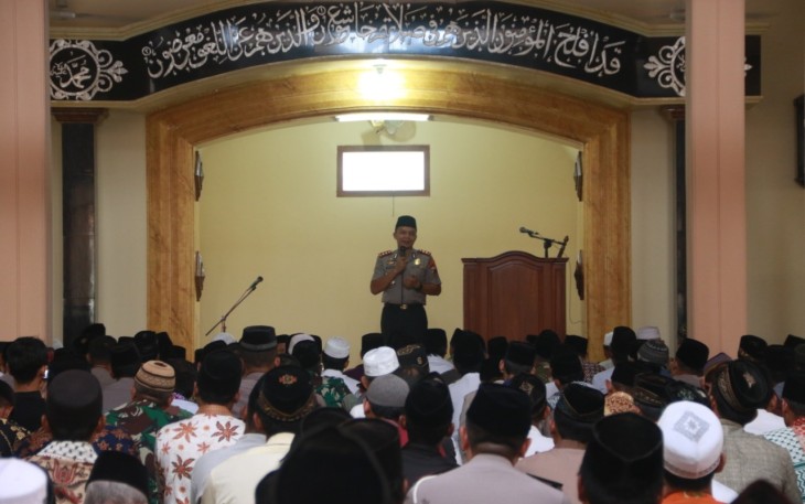 Kapolres Batang AKBP Abdul Waras Tradisikan Salat Jumat Keliling