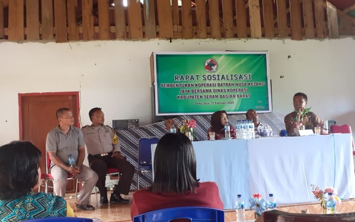 Dinas Koperasi dan UKM Kabupaten SBB lakukan sosialisasi pembentukan Koperasi di Desa Tonu Jaya Pulau Kelang kecamatan Huamual Belakang Kabupaten SBB