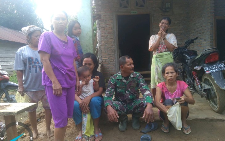 Babinsa Nagori Ajak Emak-Emak Ikut Sukseskan TMMD