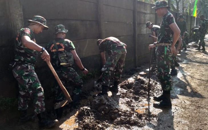 Semangat Kerja para Anggota Satgas TMMD Ke 107 Kodim 0508/Depok
