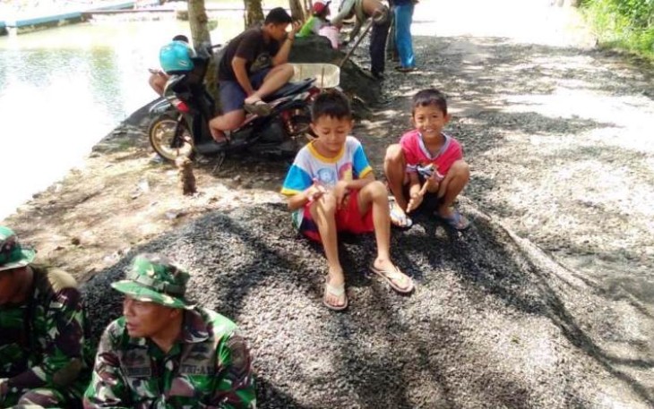 Jumlah Anak Yang Merangsek di Pekerjaan TMMD Reguler Pekalongan Bertambah