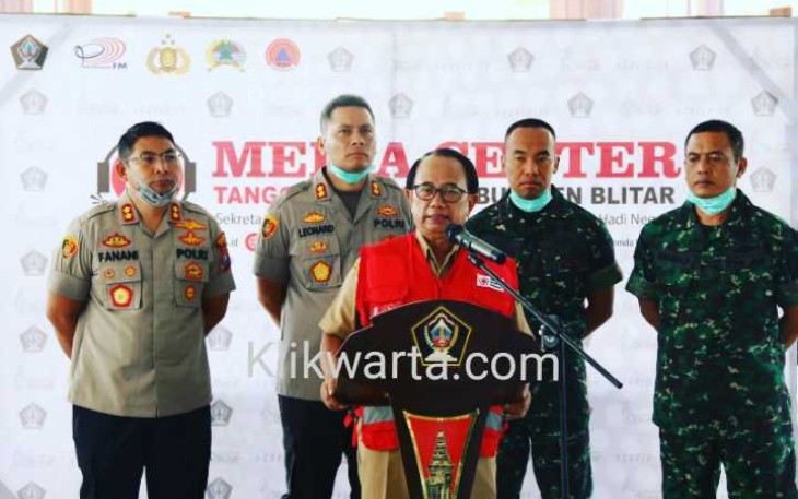 Bupati Rijanto saat konferensi pers 