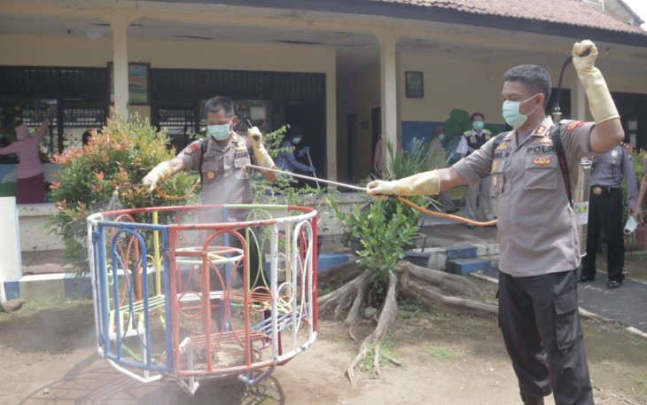 Polres Batang lakukan Penyemprotan Disinfektan