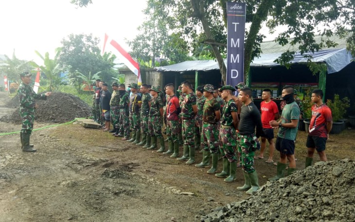 Satgas TMMD 107 Kodim 0508/Depok Rehab Rumah Seorang Satpam RS