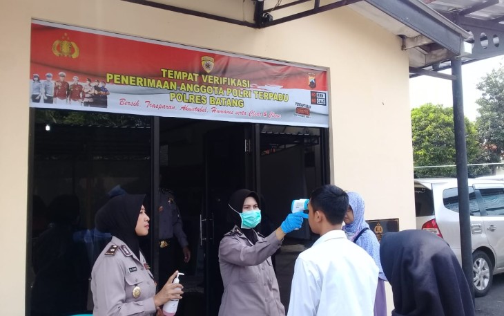 Pendaftar Calon Anggota Polri Dicek Suhu Tubuh