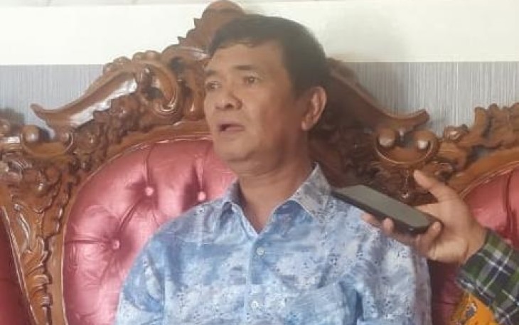 Wakil Bupati Aceh Singkil Sazali saat diwawancarai di Pendopo