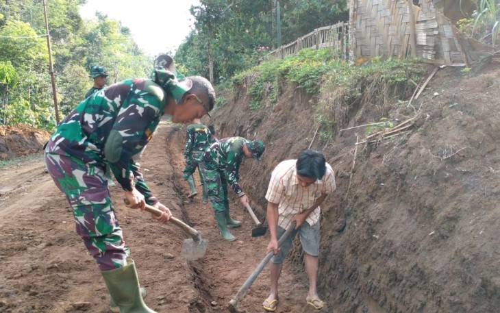 96 Prajurit TNI Berseragam Loreng 'Menyerbu " Dolok Masagal Simalungun