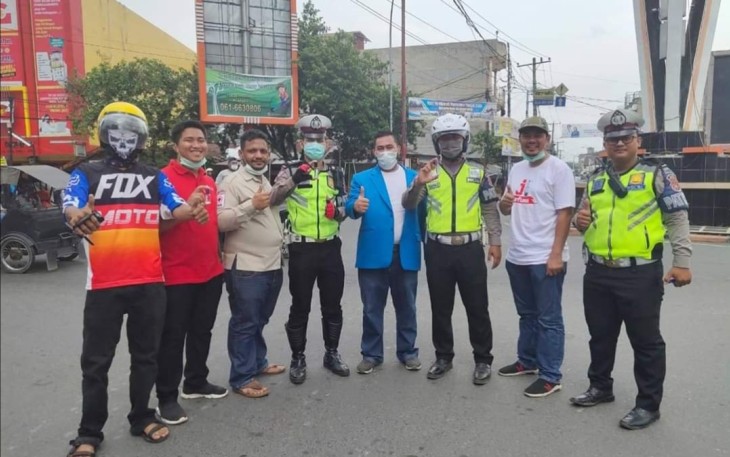 DPD KNPI Labuhanbatu Bagikan Hand Sanitizer ke Masyarakat