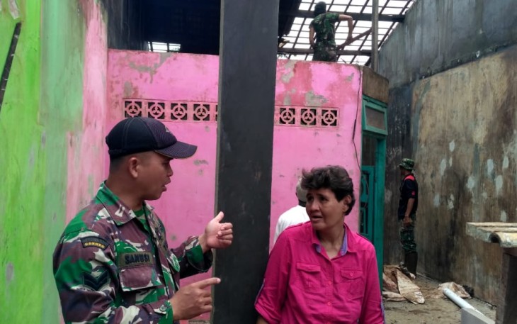 Janda 7 Anak Ini Terharu Rumahnya Direnovasi Satgas TMMD