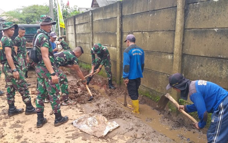 Satgas TMMD Kodim Depok Bangun Drainase di Jatimulya