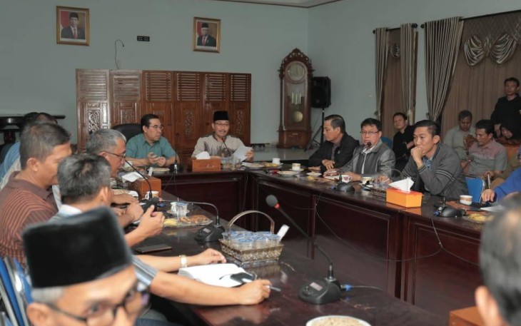 Bupati Rejang Lebong Ahmad Hijazi Pimpin Rapat 