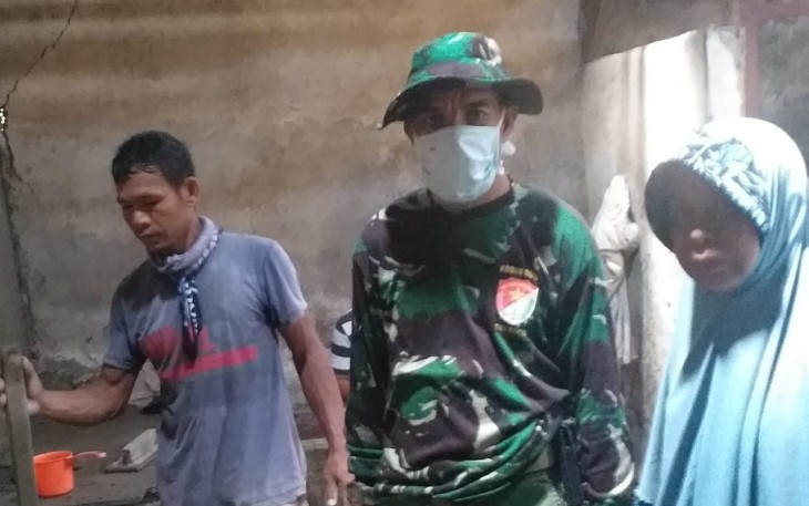 Rasa Haru dan Bahagia Nyai Marni Rumahnya Direhab oleh Satgas TMMD