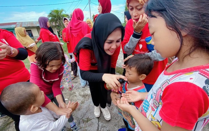 Bunda Hj Fitriani Bersama Warga Medan Labuhan Senam Sehat dan Sosialisasi Pencegahan Covid-19