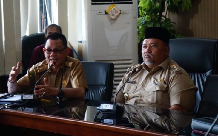 Wakil Bupati Bengkulu Selatan Rifai Tajuddin Didampingi Asisten I Setda Bengkulu Selatan Yunizar Hasan Pimpin Rapat 
