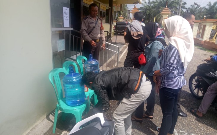 Polres Batanghari dan Polsek Jajaran Sediakan Antiseptik di Tempat Pelayanan
