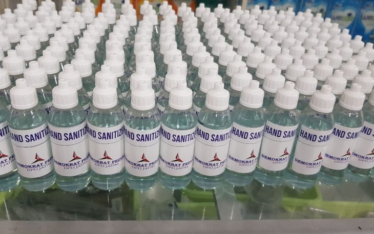 Demokrat Jatim Bagi Ribuan Masker dan Hand Sanitizer