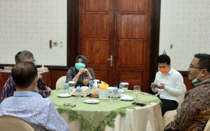 Rapat pimpinan DPRD Jatim bersama Gubernur Jatim Sabtu malam (28/3/2020) di Grahadi