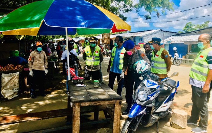 Forkopimda Raja Ampat Lakukan Penyemprotan Disinfektan
