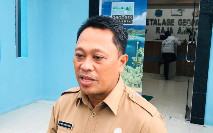 Kepala Dinas Parawisata Raja Ampat Yusdi Lamatengo