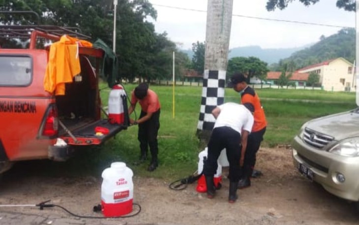 Tim Gugus Tugas Percepatan Penanganan Corona Lakukan Penyemprotan Disinfektan Secara Serempak di 11 Kecamatan
