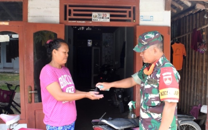 Satgas TMMD Reguler Pekalongan Door To Door Kampanyekan Mencuci Tangan
