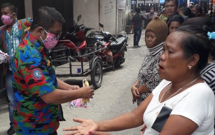 SPSI Samosir Bagikan Masker Gratis