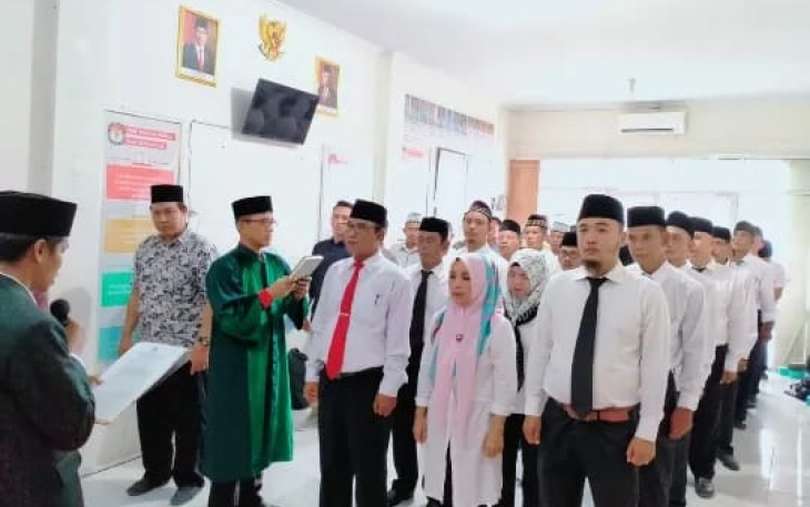 Ketua KPU Pesawaran Lantik 33 Petugas Sekertariat PPK