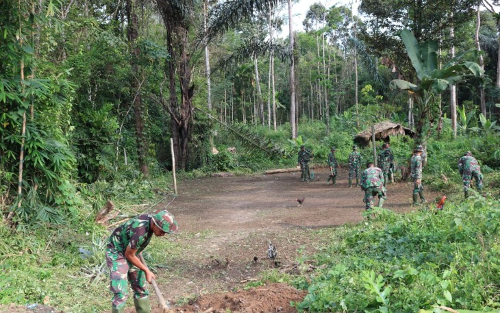 Satgas TMMD 107 Kodim 0207/Sml Bangun Fasilitas Umum di Kawasan Terisolir