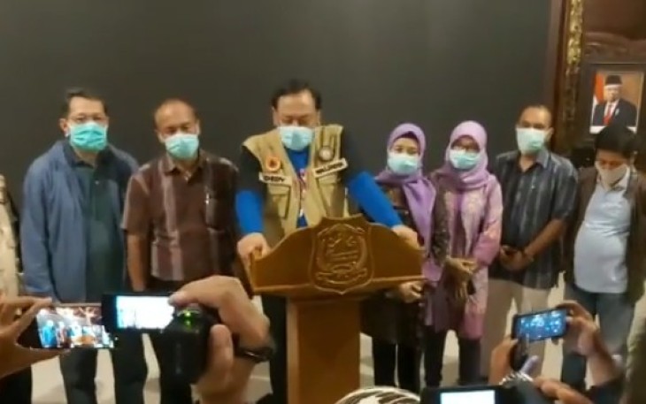 Wali Kota Tegal Dedy Yon Supriyono saat melakukan konferensi pers
