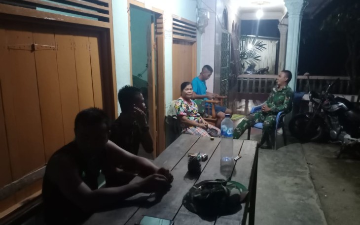 Satgas TMMD Kodim 0207/Sml Bercengkrama dan Hibur Orang Tua Asuh