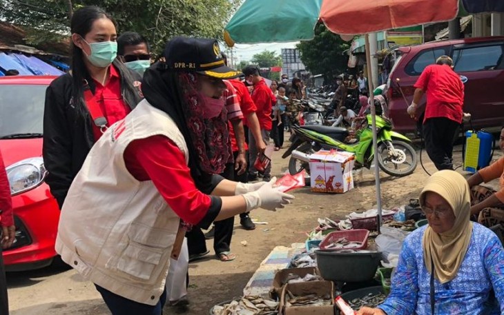  Paramitha Bagikan Masker dan Sabun Antiseptik