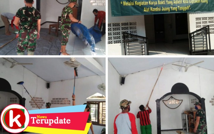 Babinsa 04/Jati Asih Pupuk Semangat Gotong Royong Warga Bantu Pengecatan Musholla