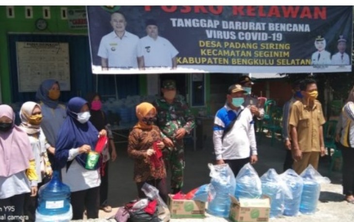 Desa Padang Siring Kabupaten Bengkulu Selatan Realisasikan Pembagian Galon dan Sabun Untuk Warga 