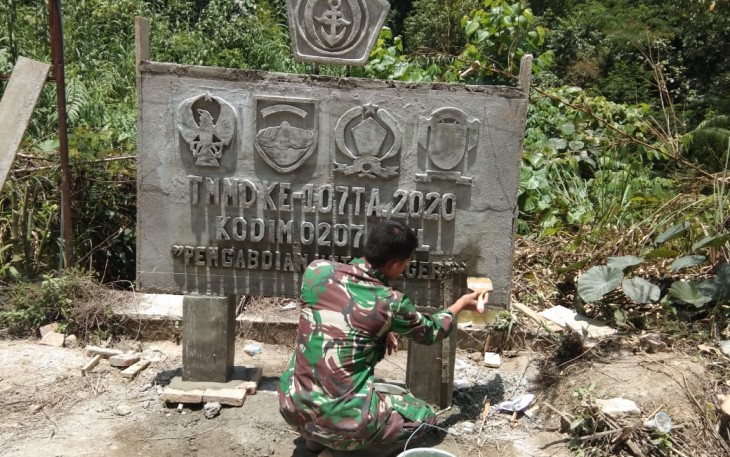 Pembuatan Tugu Simbol TMMD Sudah Mencapai 90 Persen