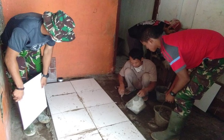 Rumah Nyai Marni Selesai Dipasangi Keramik