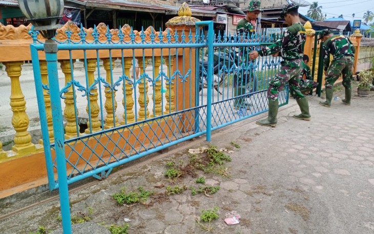 Satgas TMMD Kodim 0207/SmL Lakukan Pengecatan Masjid